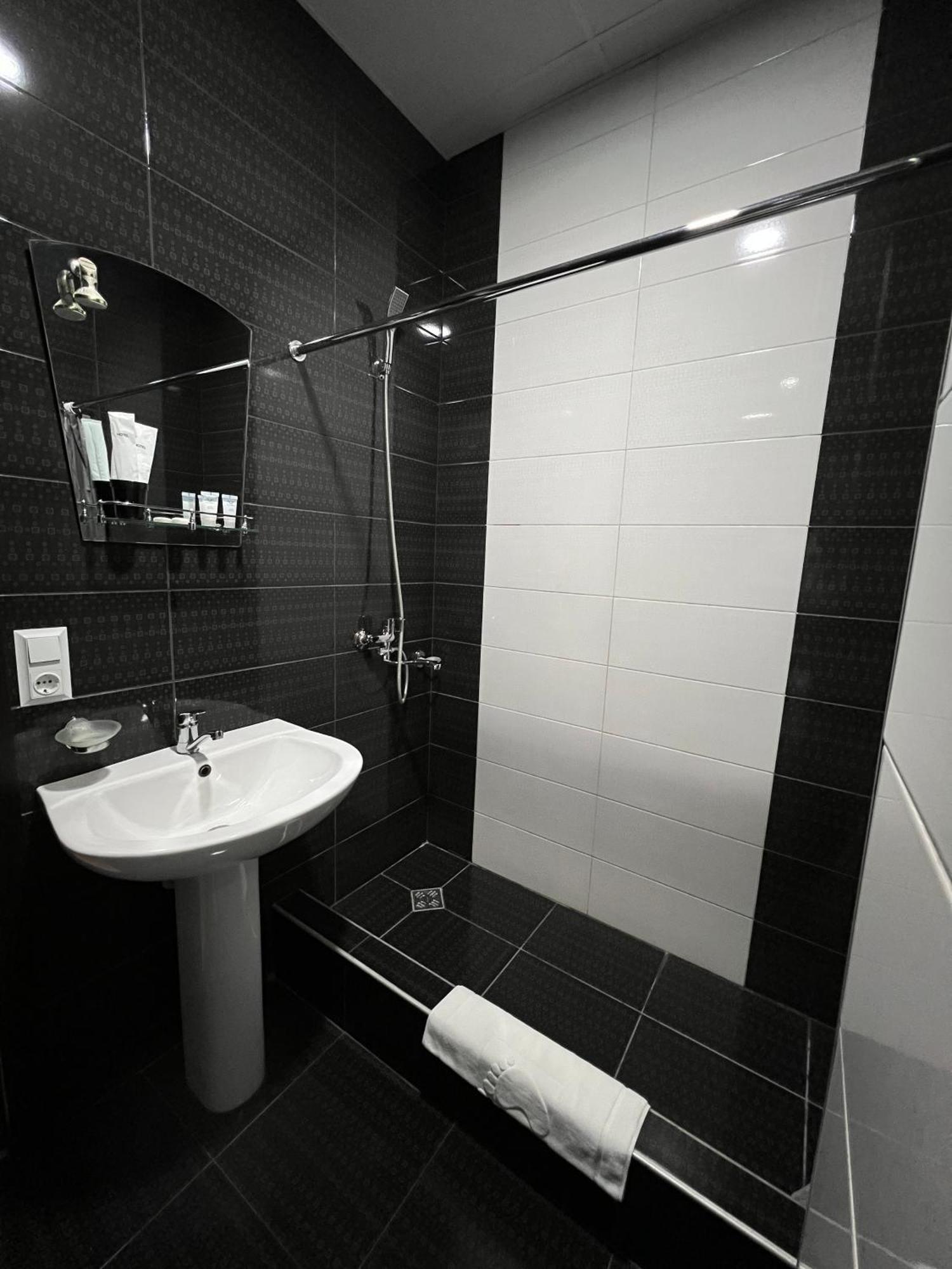 - Granada - Boutique Hotel - Tbilisi - ภายนอก รูปภาพ